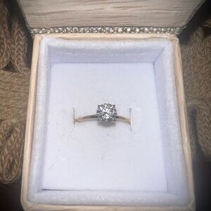 Elegant Gold Diamond Ring
